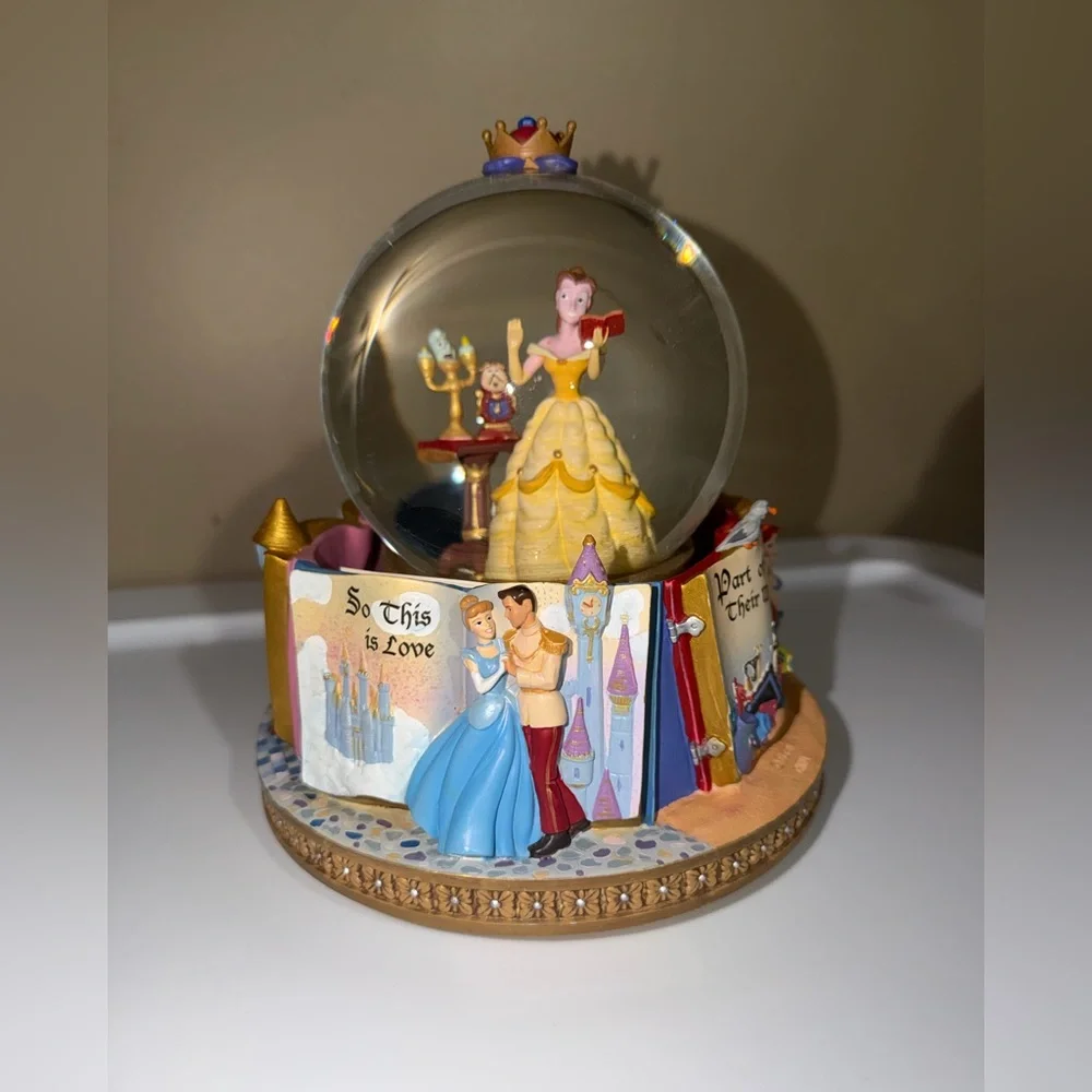 Collectible 2001 Vintage Disney Multi-Princess Storybook Snowglobe - Picture 2 of 6